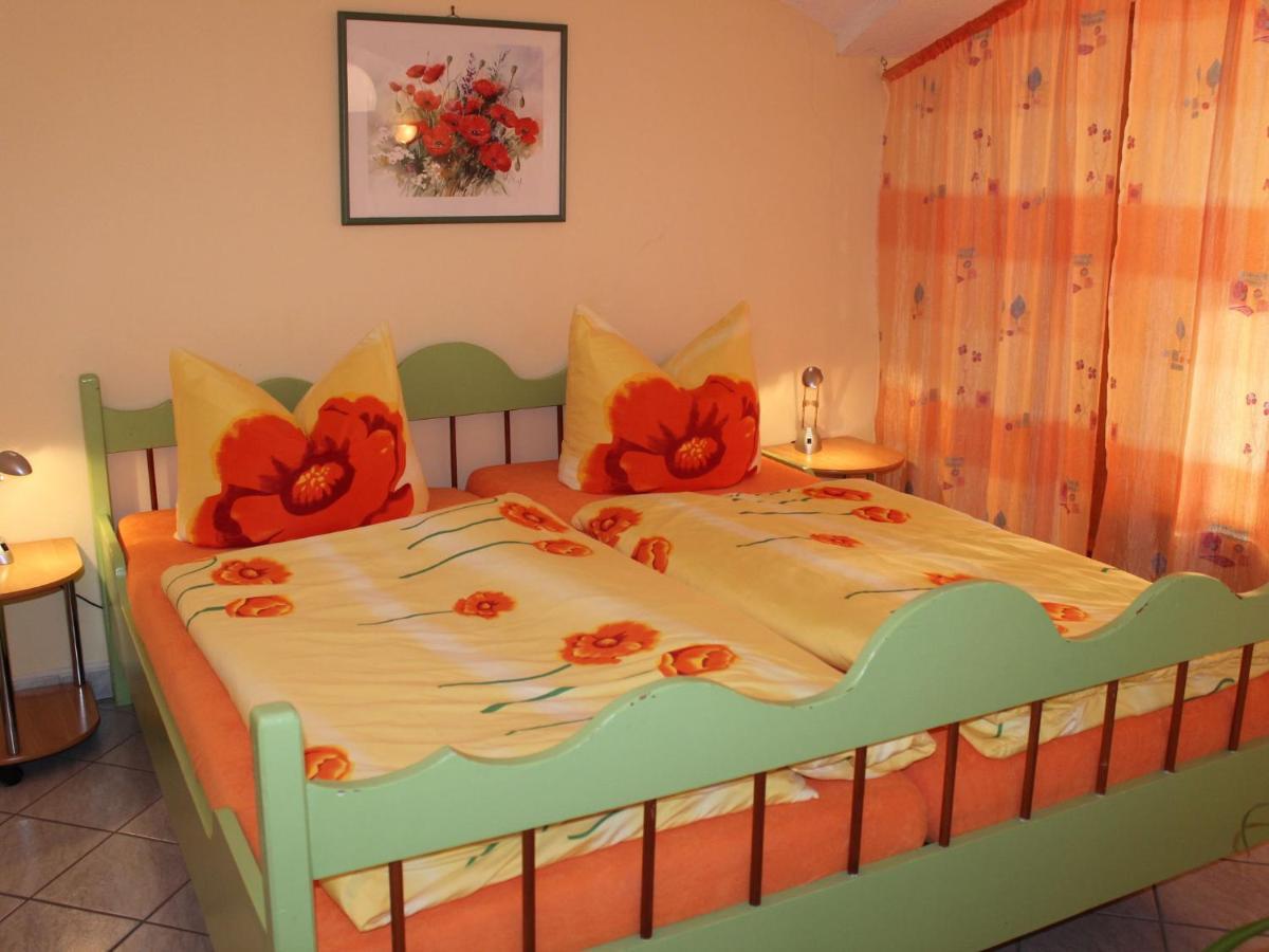 Comfy Apartment In Weissig With Garden Quarto foto